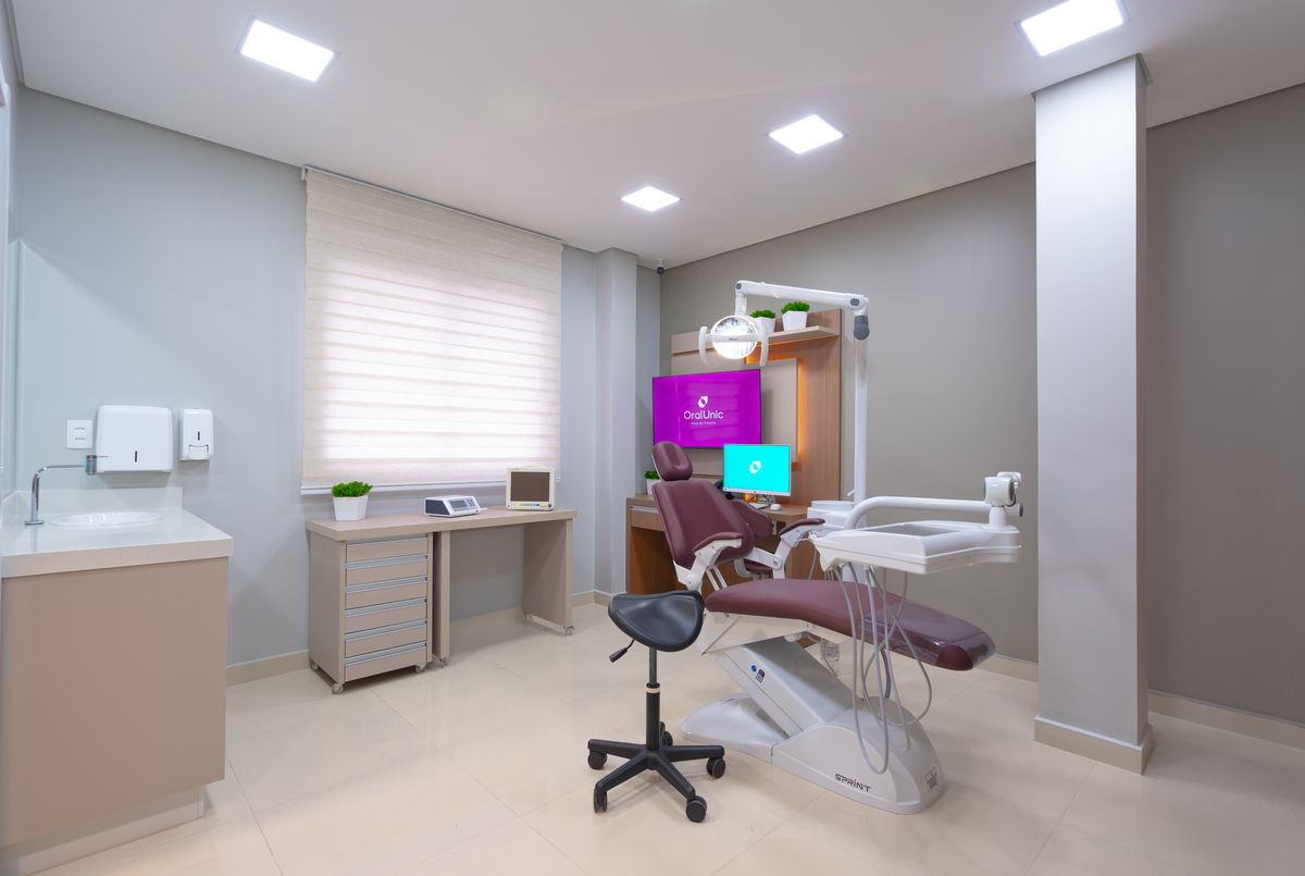 Consultório da Oral Unic Caçador com cadeira odontológica